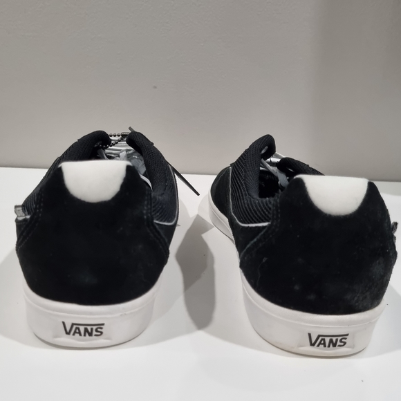 VANS Black and White Sneakers, NWT, Size 9.5 - Picture 4 of 11